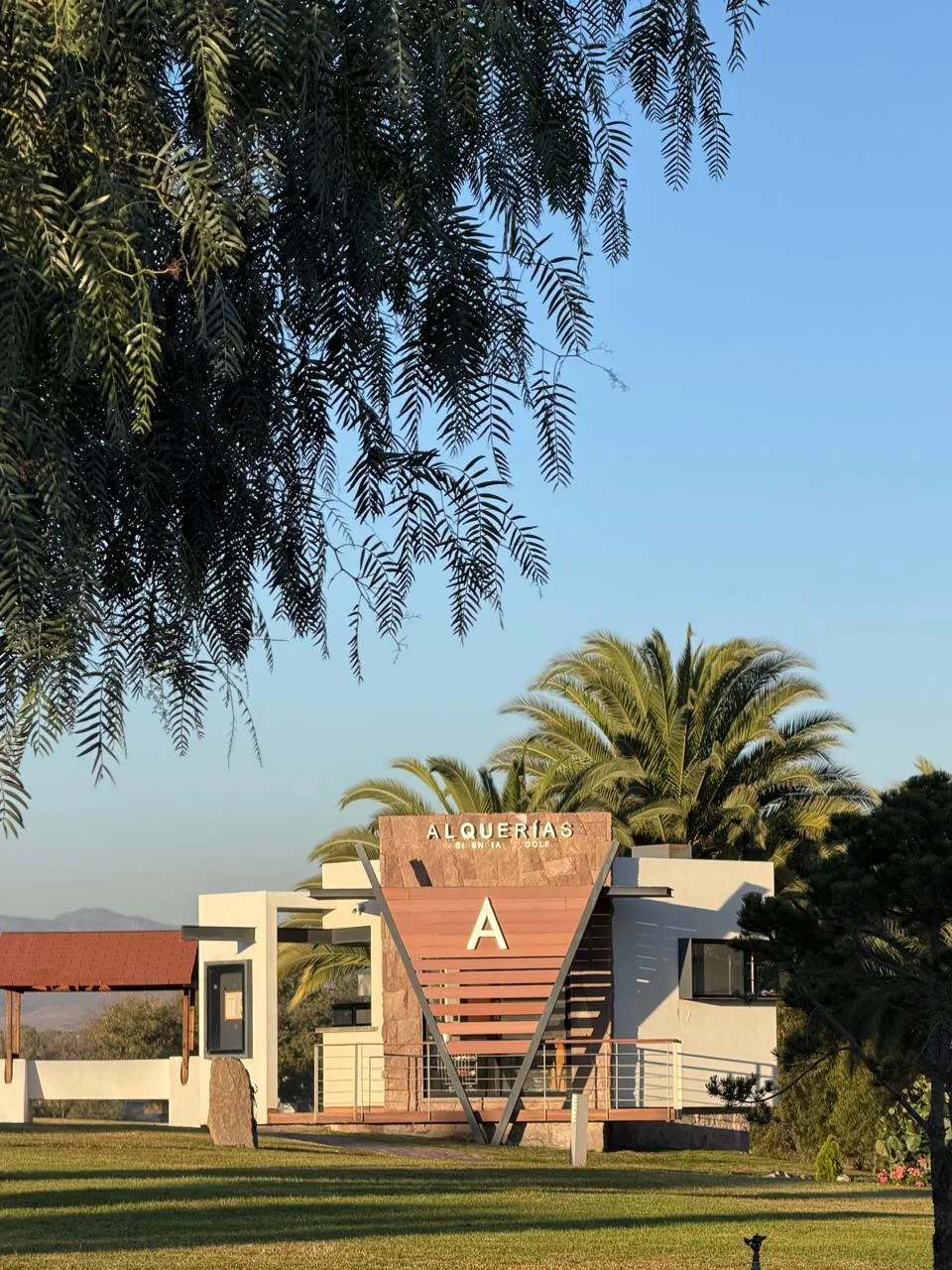 Tienda de golf y casa de Marshalls de Alquerías